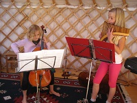 enfants autour feu