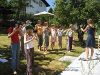 enfants jouant de la musique